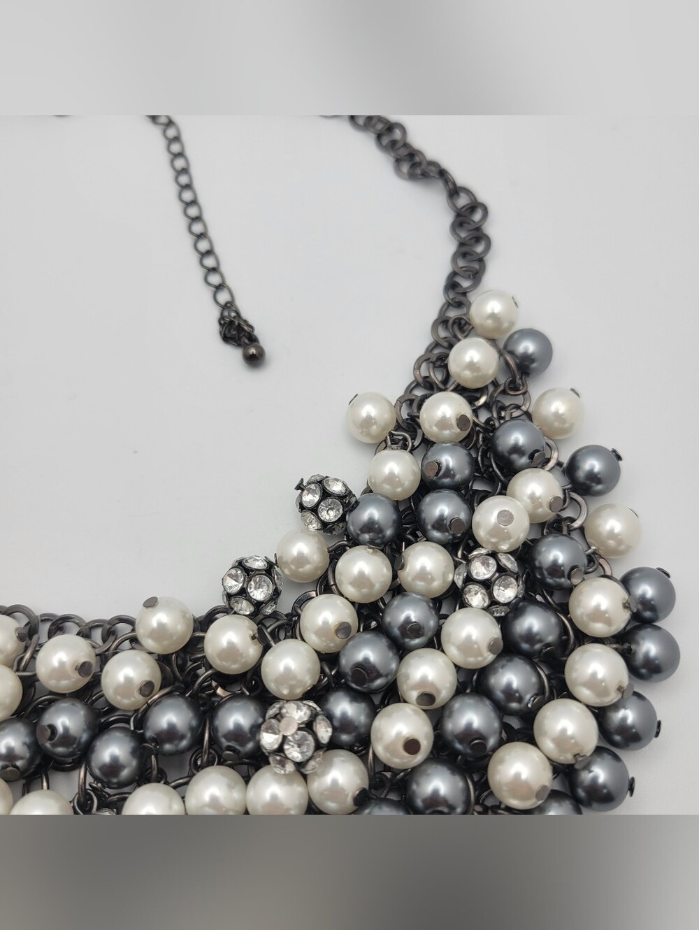 Elegant Two-Tone Pearl Statement Necklace - White & Gunmetal - Picture 5 of 7